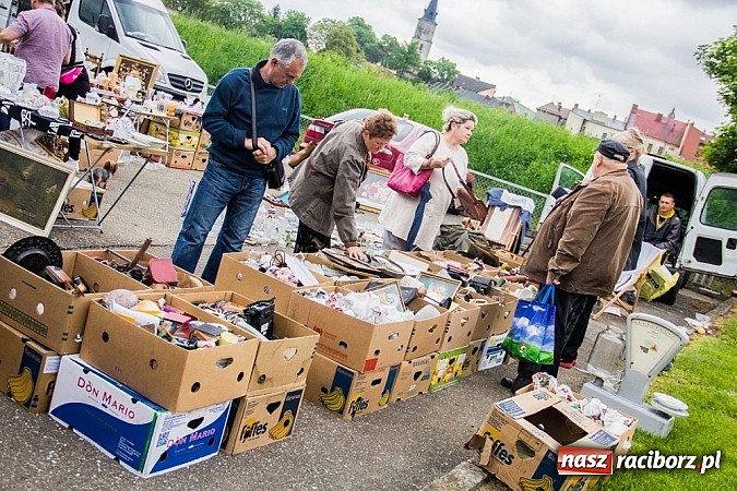 Zdjęcie w galerii na portalu naszraciborz.pl: Tysiące zwiedzających na jarmarku w Chałupkach wiadomości z regionu