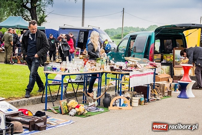 Zdjęcie w galerii na portalu naszraciborz.pl: Tysiące zwiedzających na jarmarku w Chałupkach wiadomości z regionu