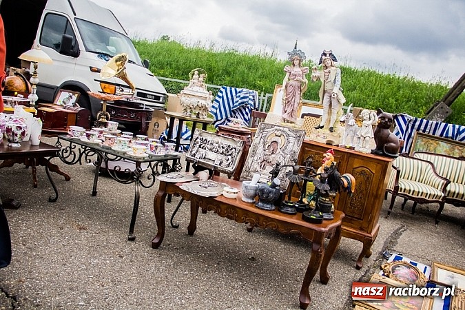 Zdjęcie w galerii na portalu naszraciborz.pl: Tysiące zwiedzających na jarmarku w Chałupkach wiadomości z regionu