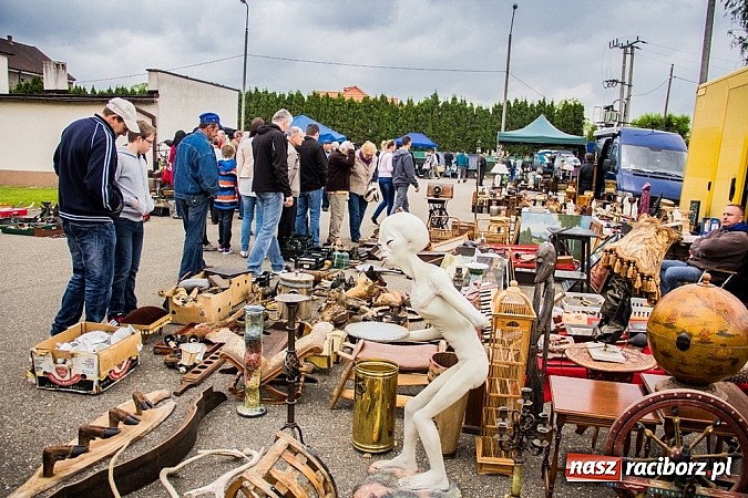 Zdjęcie w galerii na portalu naszraciborz.pl: Tysiące zwiedzających na jarmarku w Chałupkach wiadomości z regionu