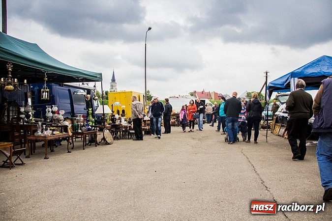 Zdjęcie w galerii na portalu naszraciborz.pl: Tysiące zwiedzających na jarmarku w Chałupkach wiadomości z regionu