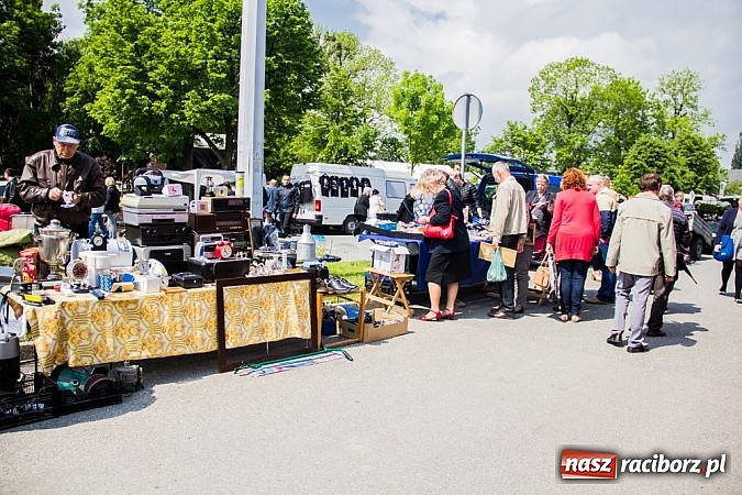 Zdjęcie w galerii na portalu naszraciborz.pl: Tysiące zwiedzających na jarmarku w Chałupkach wiadomości z regionu