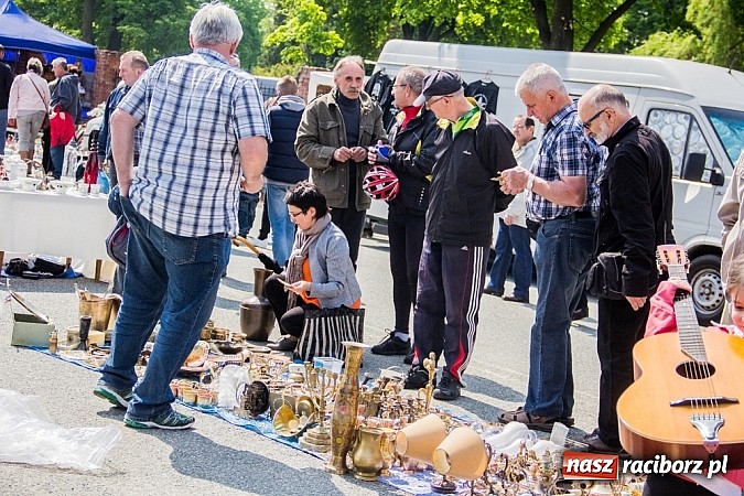 Zdjęcie w galerii na portalu naszraciborz.pl: Tysiące zwiedzających na jarmarku w Chałupkach wiadomości z regionu