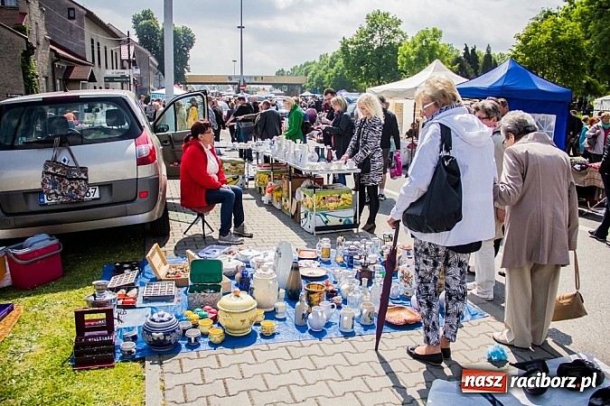 Zdjęcie w galerii na portalu naszraciborz.pl: Tysiące zwiedzających na jarmarku w Chałupkach wiadomości z regionu