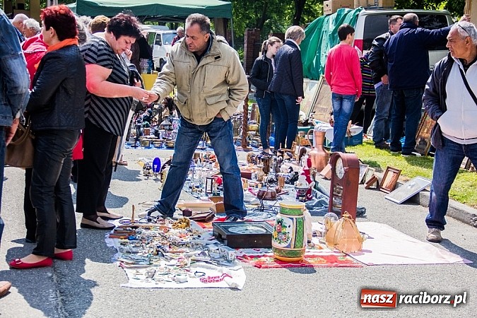 Zdjęcie w galerii na portalu naszraciborz.pl: Tysiące zwiedzających na jarmarku w Chałupkach wiadomości z regionu