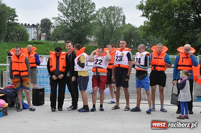 Zdjęcie w galerii na portalu naszraciborz.pl: W Raciborzu pływali po Odrze slalomem  wiadomości z regionu