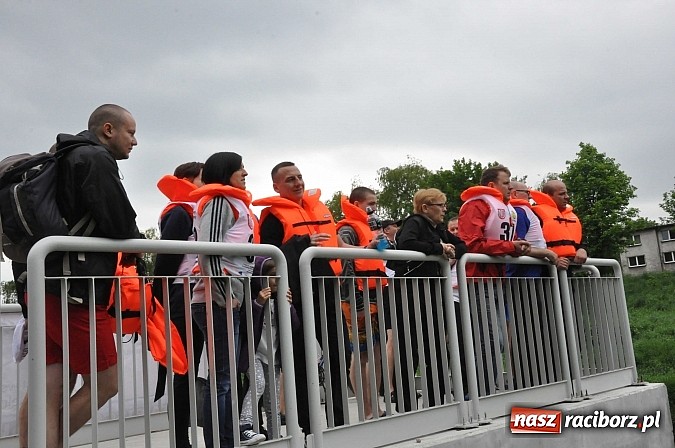 Zdjęcie w galerii na portalu naszraciborz.pl: W Raciborzu pływali po Odrze slalomem  wiadomości z regionu