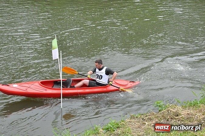 Zdjęcie w galerii na portalu naszraciborz.pl: W Raciborzu pływali po Odrze slalomem  wiadomości z regionu