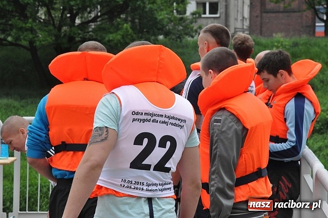 Zdjęcie w galerii na portalu naszraciborz.pl: W Raciborzu pływali po Odrze slalomem  wiadomości z regionu