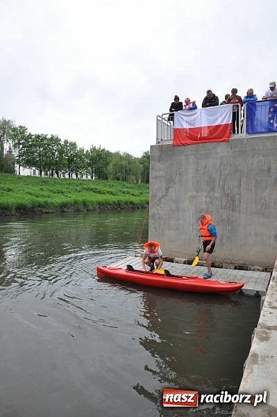 Zdjęcie w galerii na portalu naszraciborz.pl: W Raciborzu pływali po Odrze slalomem  wiadomości z regionu