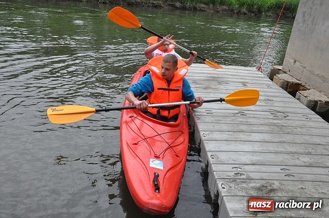Zdjęcie w galerii na portalu naszraciborz.pl: W Raciborzu pływali po Odrze slalomem  wiadomości z regionu
