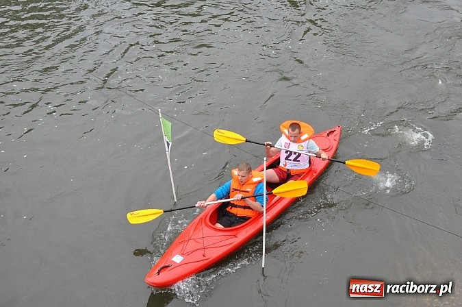 Zdjęcie w galerii na portalu naszraciborz.pl: W Raciborzu pływali po Odrze slalomem  wiadomości z regionu