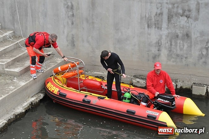 Zdjęcie w galerii na portalu naszraciborz.pl: W Raciborzu pływali po Odrze slalomem  wiadomości z regionu