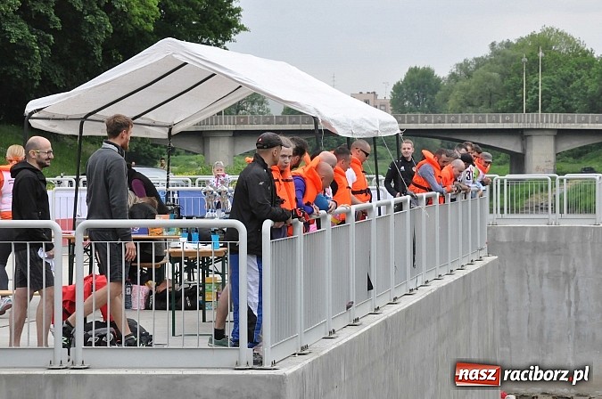 Zdjęcie w galerii na portalu naszraciborz.pl: W Raciborzu pływali po Odrze slalomem  wiadomości z regionu