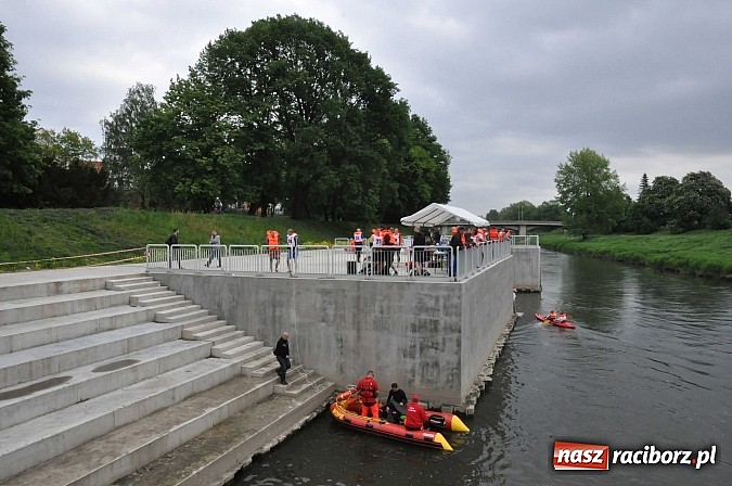 Zdjęcie w galerii na portalu naszraciborz.pl: W Raciborzu pływali po Odrze slalomem  wiadomości z regionu