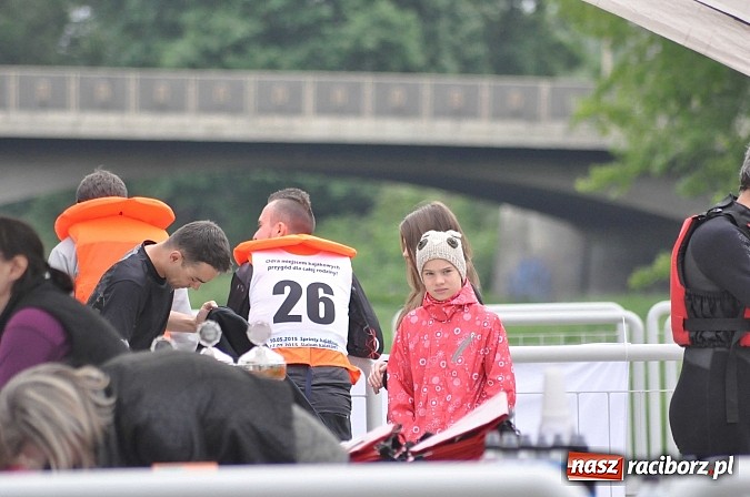 Zdjęcie w galerii na portalu naszraciborz.pl: W Raciborzu pływali po Odrze slalomem  wiadomości z regionu