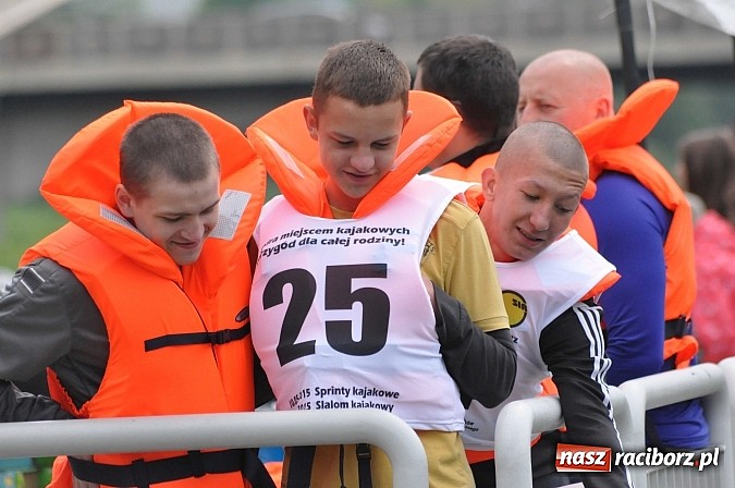 Zdjęcie w galerii na portalu naszraciborz.pl: W Raciborzu pływali po Odrze slalomem  wiadomości z regionu