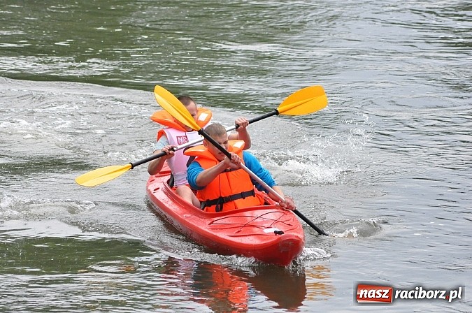 Zdjęcie w galerii na portalu naszraciborz.pl: W Raciborzu pływali po Odrze slalomem  wiadomości z regionu
