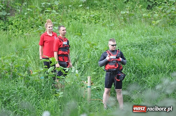 Zdjęcie w galerii na portalu naszraciborz.pl: W Raciborzu pływali po Odrze slalomem  wiadomości z regionu