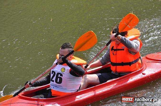Zdjęcie w galerii na portalu naszraciborz.pl: W Raciborzu pływali po Odrze slalomem  wiadomości z regionu