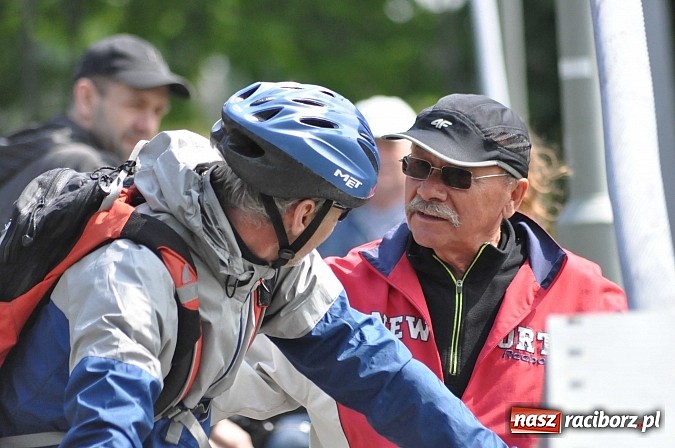 Zdjęcie w galerii na portalu naszraciborz.pl: W Raciborzu pływali po Odrze slalomem  wiadomości z regionu