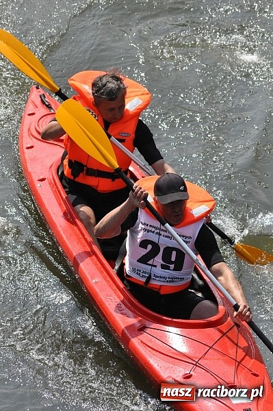 Zdjęcie w galerii na portalu naszraciborz.pl: W Raciborzu pływali po Odrze slalomem  wiadomości z regionu