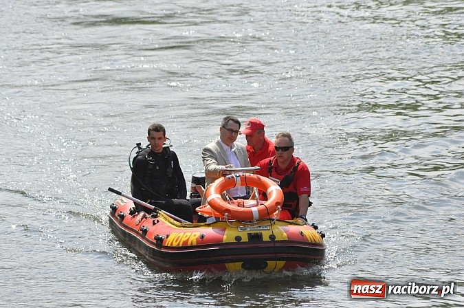 Zdjęcie w galerii na portalu naszraciborz.pl: W Raciborzu pływali po Odrze slalomem  wiadomości z regionu