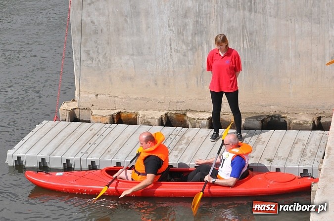Zdjęcie w galerii na portalu naszraciborz.pl: W Raciborzu pływali po Odrze slalomem  wiadomości z regionu