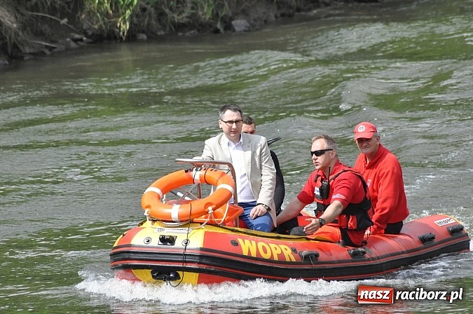 Zdjęcie w galerii na portalu naszraciborz.pl: W Raciborzu pływali po Odrze slalomem  wiadomości z regionu