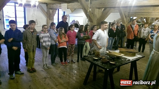 Zdjęcie w galerii na portalu naszraciborz.pl: Czeladnicy piernikarium na piastowskim szlaku  wiadomości z regionu