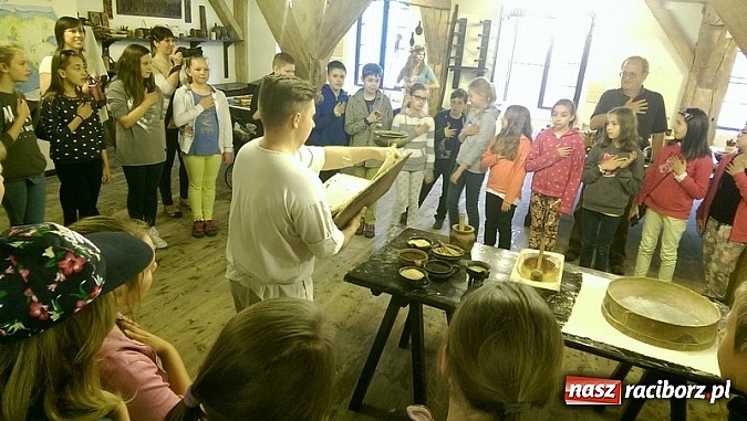 Zdjęcie w galerii na portalu naszraciborz.pl: Czeladnicy piernikarium na piastowskim szlaku  wiadomości z regionu