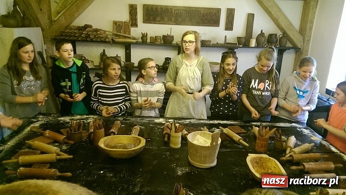 Zdjęcie w galerii na portalu naszraciborz.pl: Czeladnicy piernikarium na piastowskim szlaku  wiadomości z regionu