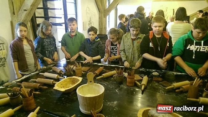 Zdjęcie w galerii na portalu naszraciborz.pl: Czeladnicy piernikarium na piastowskim szlaku  wiadomości z regionu