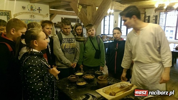 Zdjęcie w galerii na portalu naszraciborz.pl: Czeladnicy piernikarium na piastowskim szlaku  wiadomości z regionu
