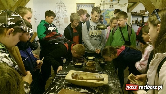 Zdjęcie w galerii na portalu naszraciborz.pl: Czeladnicy piernikarium na piastowskim szlaku  wiadomości z regionu
