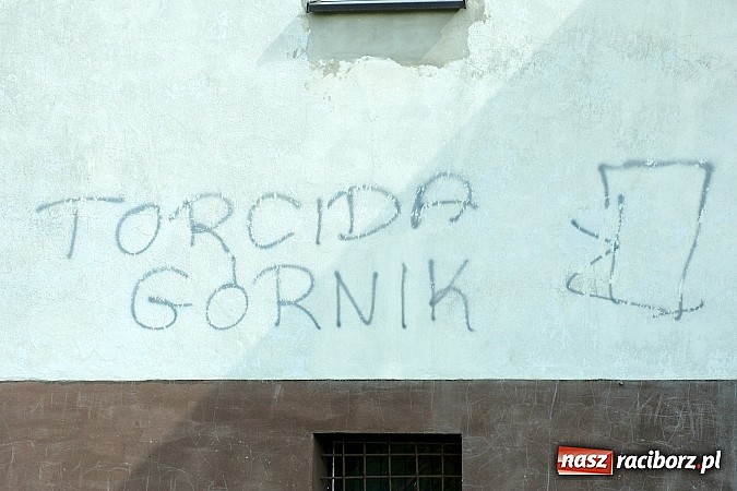 Zdjęcie w galerii na portalu naszraciborz.pl: Płomień Siedliska niestraszny Adamowicom wiadomości z regionu