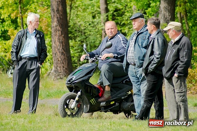 Zdjęcie w galerii na portalu naszraciborz.pl: Płomień Siedliska niestraszny Adamowicom wiadomości z regionu