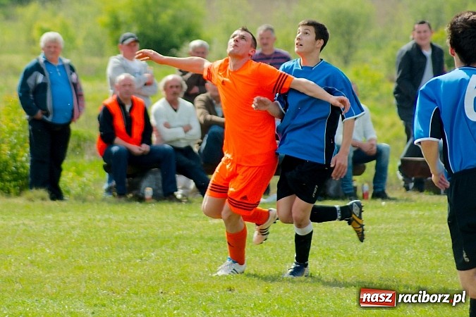 Zdjęcie w galerii na portalu naszraciborz.pl: Płomień Siedliska niestraszny Adamowicom wiadomości z regionu