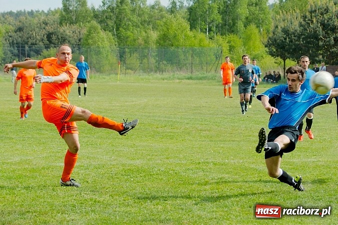 Zdjęcie w galerii na portalu naszraciborz.pl: Płomień Siedliska niestraszny Adamowicom wiadomości z regionu