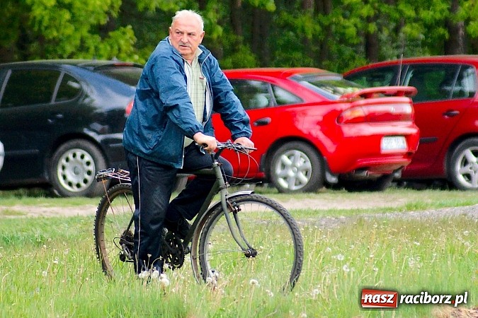 Zdjęcie w galerii na portalu naszraciborz.pl: Płomień Siedliska niestraszny Adamowicom wiadomości z regionu