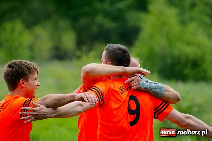 Zdjęcie w galerii na portalu naszraciborz.pl: Płomień Siedliska niestraszny Adamowicom wiadomości z regionu