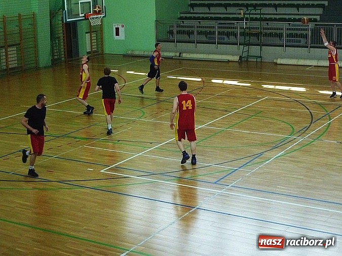 Zdjęcie w galerii na portalu naszraciborz.pl: Koszykówka. Wystartował XI sezon amatorki  wiadomości z regionu