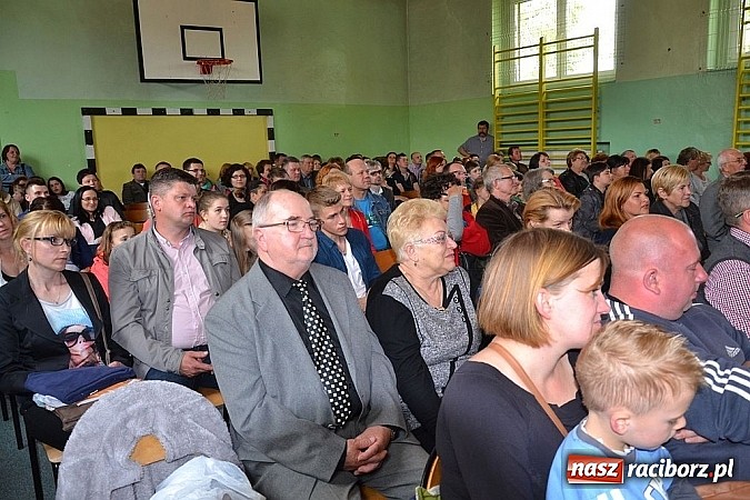 Zdjęcie w galerii na portalu naszraciborz.pl: Pięć godzin świetnej zabawy na nowej scenie! Festyn rodzinny w ZSO Rudy!  wiadomości z regionu