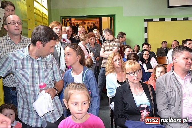 Zdjęcie w galerii na portalu naszraciborz.pl: Pięć godzin świetnej zabawy na nowej scenie! Festyn rodzinny w ZSO Rudy!  wiadomości z regionu