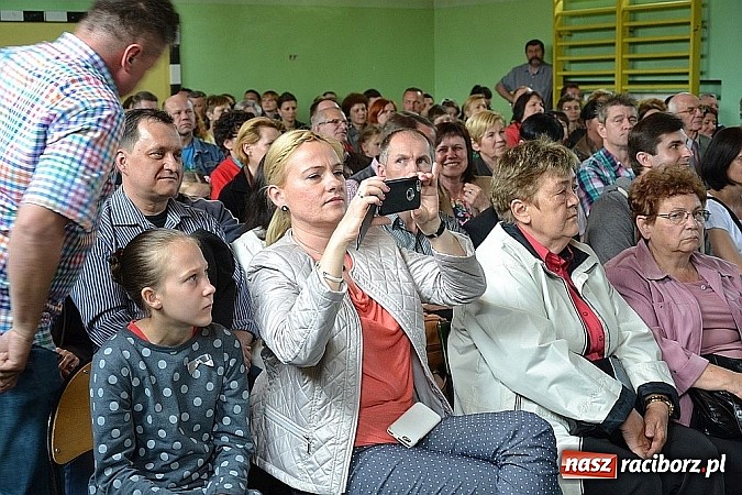 Zdjęcie w galerii na portalu naszraciborz.pl: Pięć godzin świetnej zabawy na nowej scenie! Festyn rodzinny w ZSO Rudy!  wiadomości z regionu