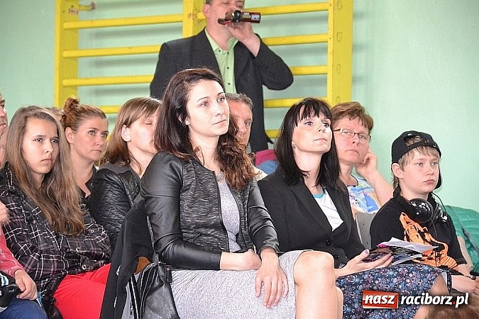 Zdjęcie w galerii na portalu naszraciborz.pl: Pięć godzin świetnej zabawy na nowej scenie! Festyn rodzinny w ZSO Rudy!  wiadomości z regionu