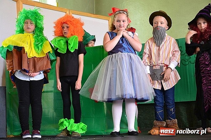 Zdjęcie w galerii na portalu naszraciborz.pl: Pięć godzin świetnej zabawy na nowej scenie! Festyn rodzinny w ZSO Rudy!  wiadomości z regionu