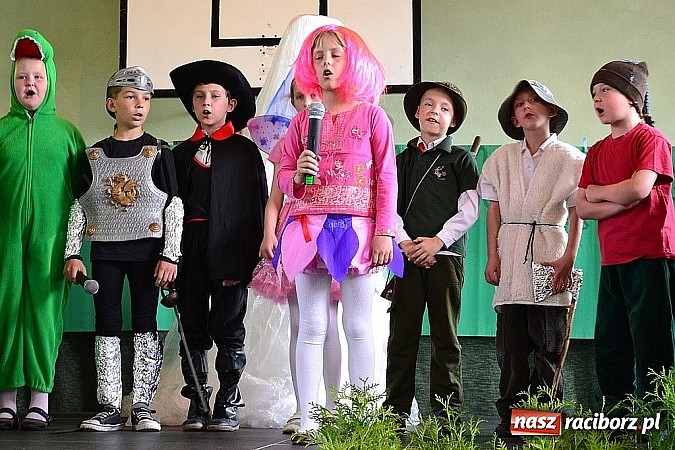 Zdjęcie w galerii na portalu naszraciborz.pl: Pięć godzin świetnej zabawy na nowej scenie! Festyn rodzinny w ZSO Rudy!  wiadomości z regionu