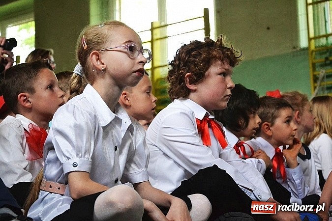 Zdjęcie w galerii na portalu naszraciborz.pl: Pięć godzin świetnej zabawy na nowej scenie! Festyn rodzinny w ZSO Rudy!  wiadomości z regionu
