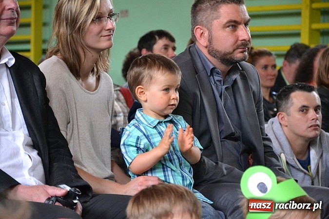 Zdjęcie w galerii na portalu naszraciborz.pl: Pięć godzin świetnej zabawy na nowej scenie! Festyn rodzinny w ZSO Rudy!  wiadomości z regionu